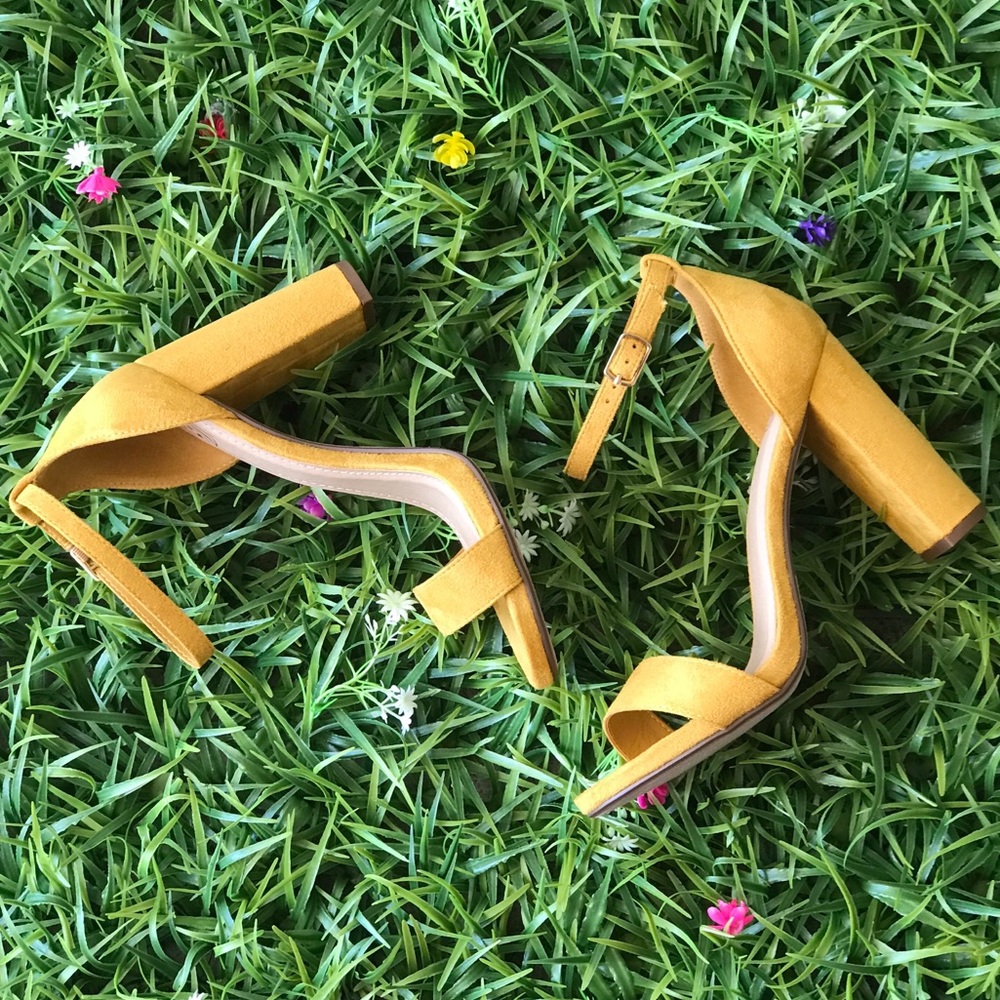 1 left! DELICIOUS Yellow Suede Ankle Strap HEEL 8 - Picture 3 of 7